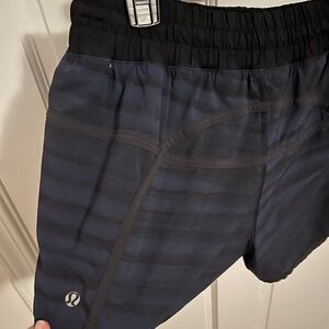 Lululemon Tracker Short III  size 10